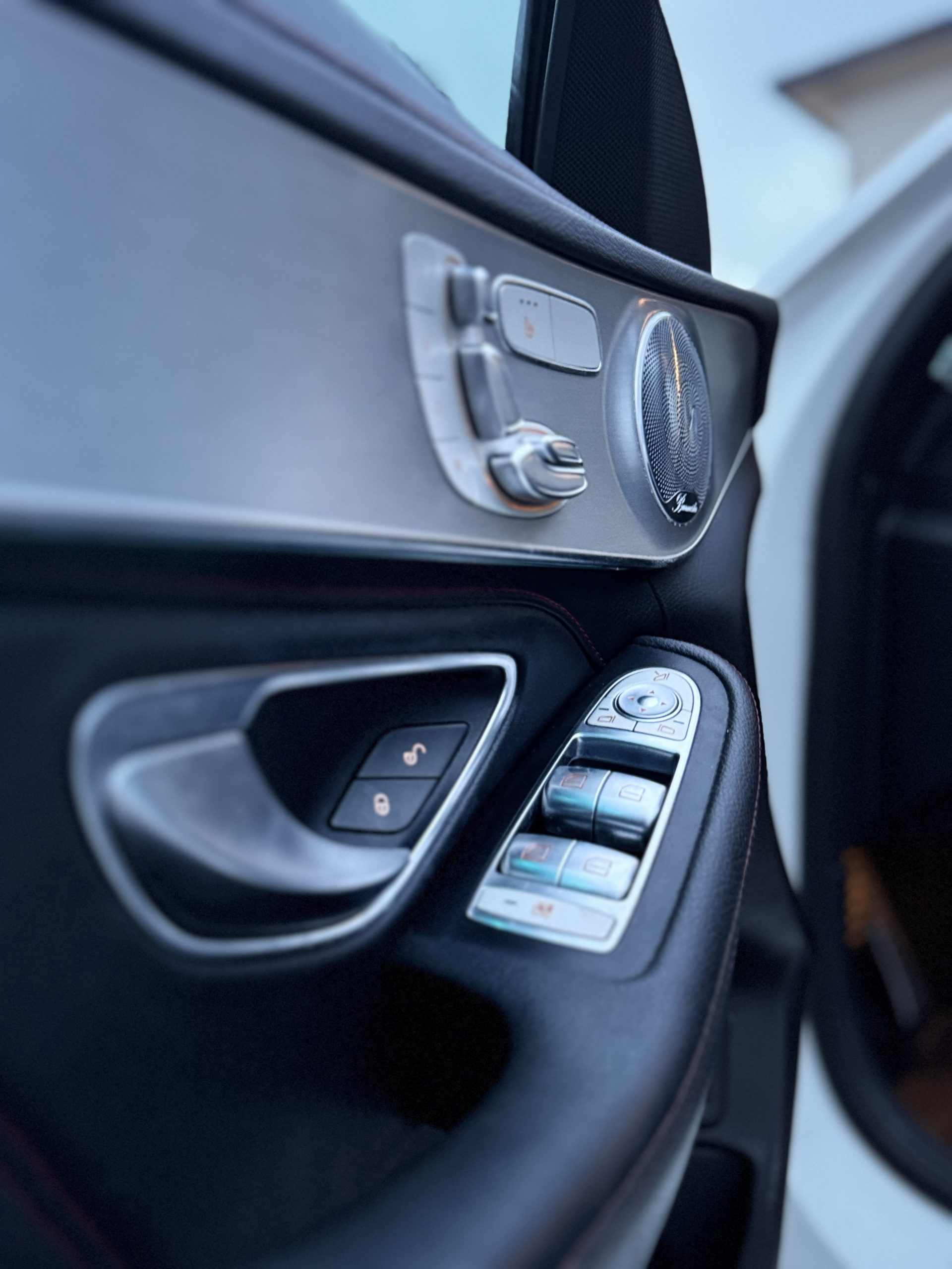 Mercedes-BENZ C 43 AMG – Image 38